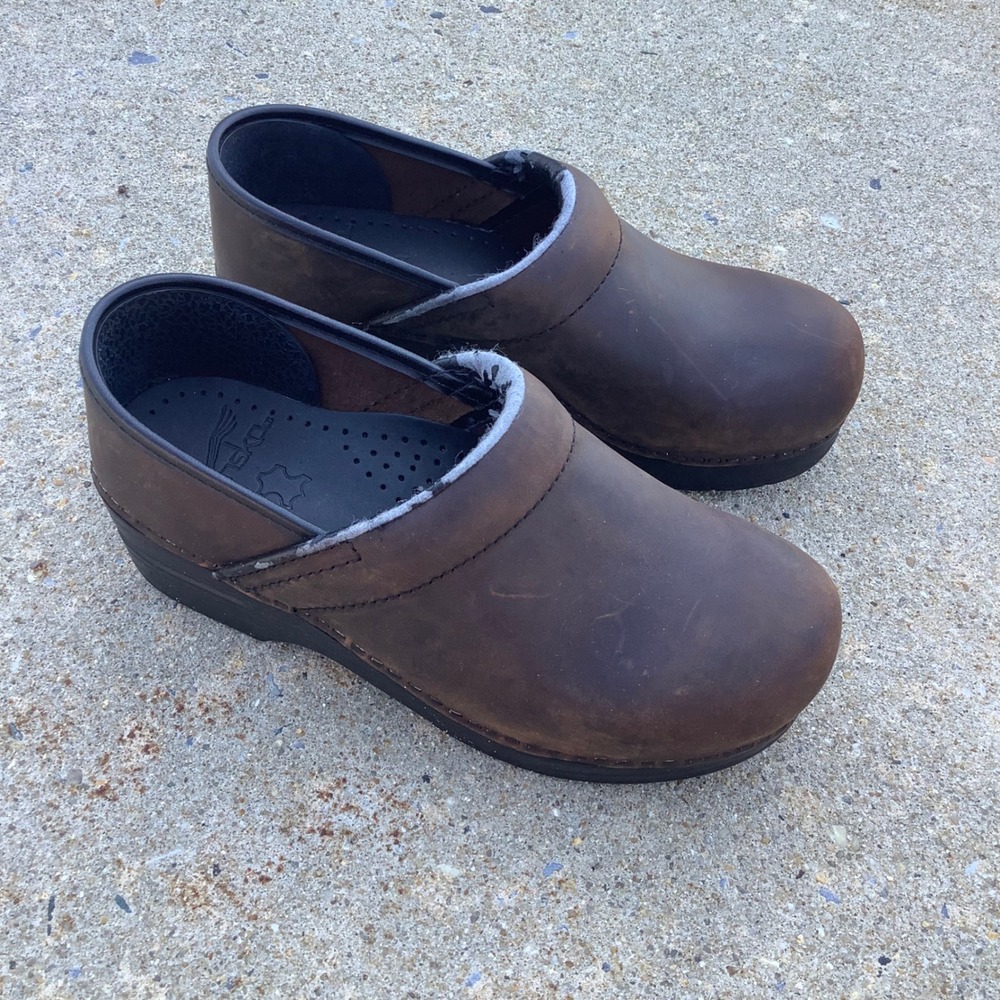 Dansko Professional Brown Oiled Leather Clogs Womens Size 36 EU 5.5-6 US